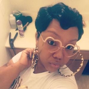 Meet your Posher, Loni